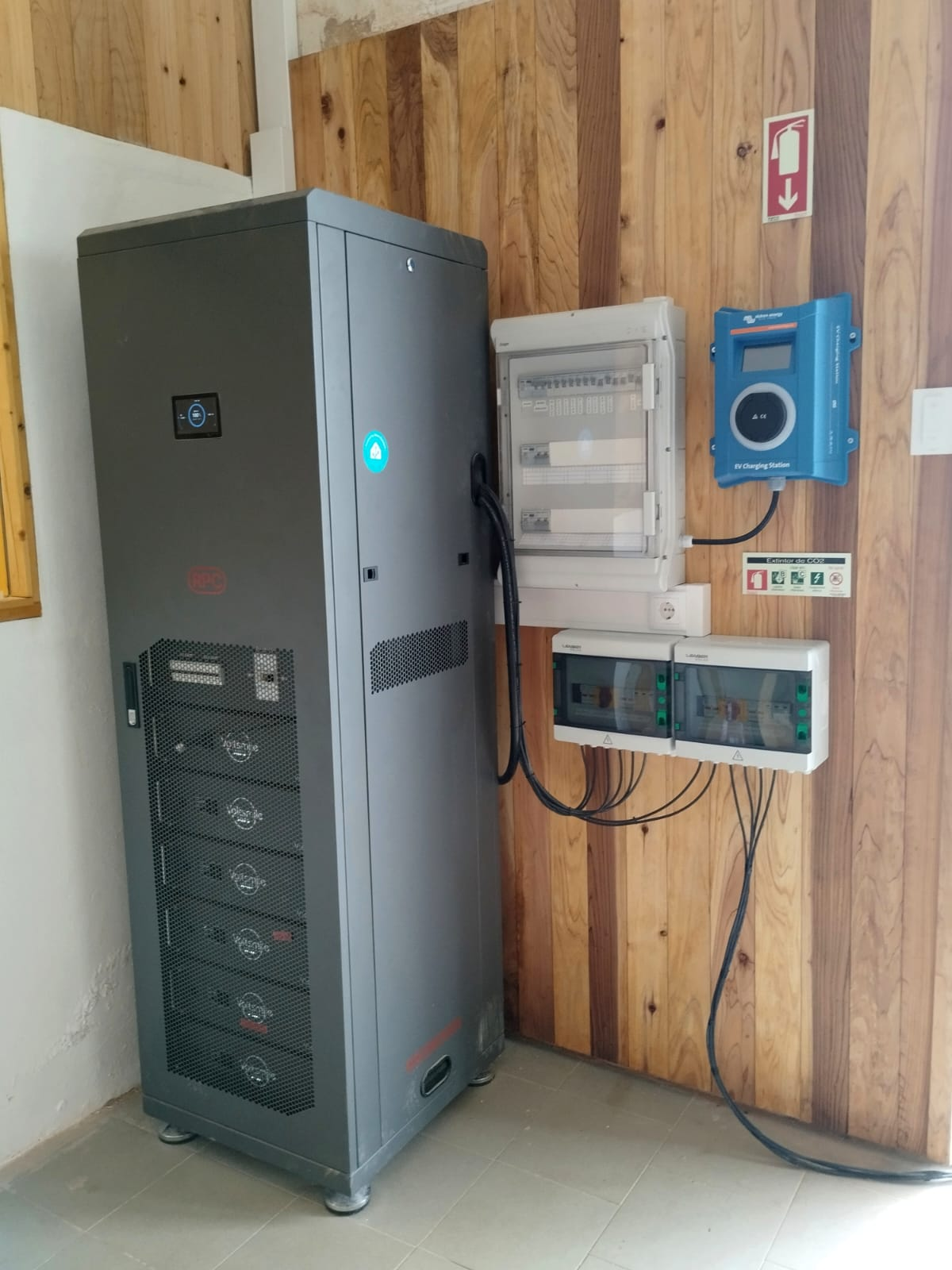 Sistema de Armazenamento e Carregamento de Veículo Elétrico — Monchique — Monchique, Algarve