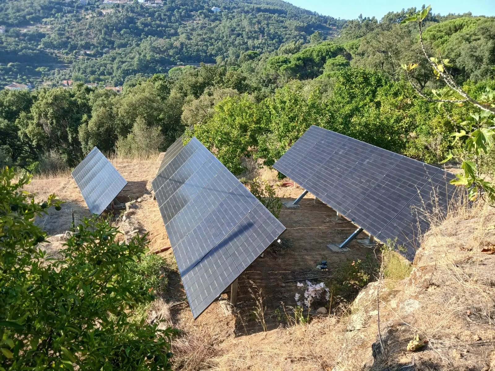 Sistema Solar com Armazenamento — Monchique — Meia Viana · Monchique, Algarve (2/3)